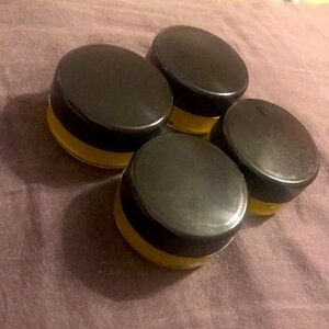 Homemade mango moisturizing lip scrub. 🥭